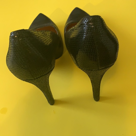 Pumps - Picture 2 of 3
